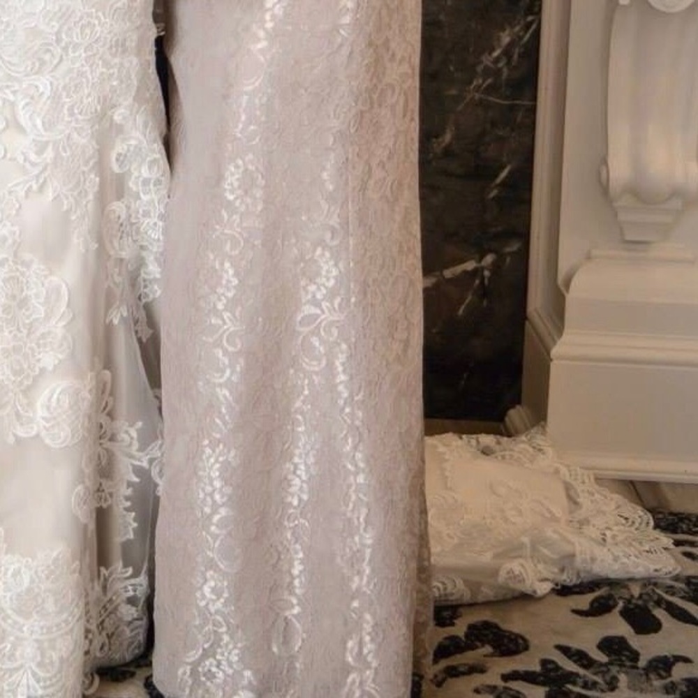 Gown - Picture 4 of 4